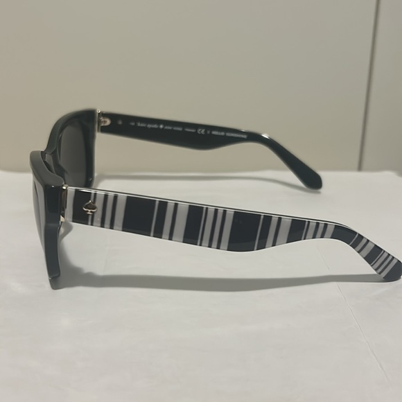 Kate Spade 52mm (135mm total) black polarized rectangular sunglasses. - Picture 2 of 8